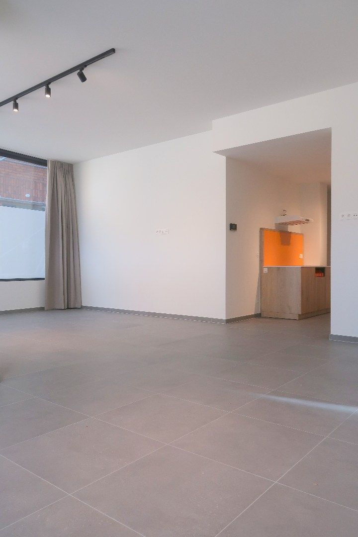 Stijlvol gelijkvloers appartement met terras in Hartje Torhout foto 4