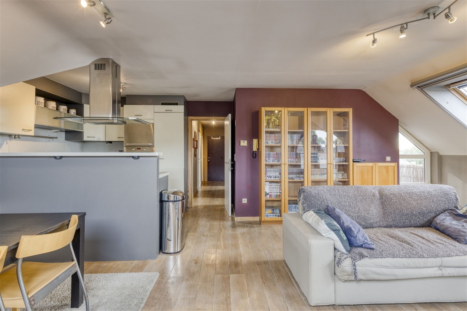 VERKOCHT:    Gezellig 2-slaapkamerappartement in Denderleeu foto 4