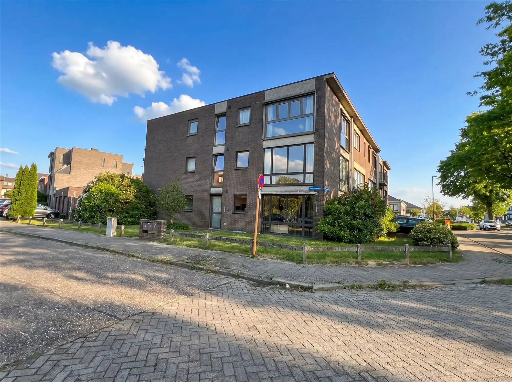 gelijkvloers appartement met 3 slaapkamers en tuin foto {{pictureIndex}}