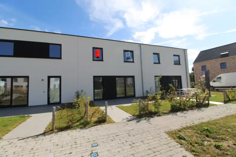 Zeer energiezuinige nieuwbouwwoning te Roeselare foto {{pictureIndex}}