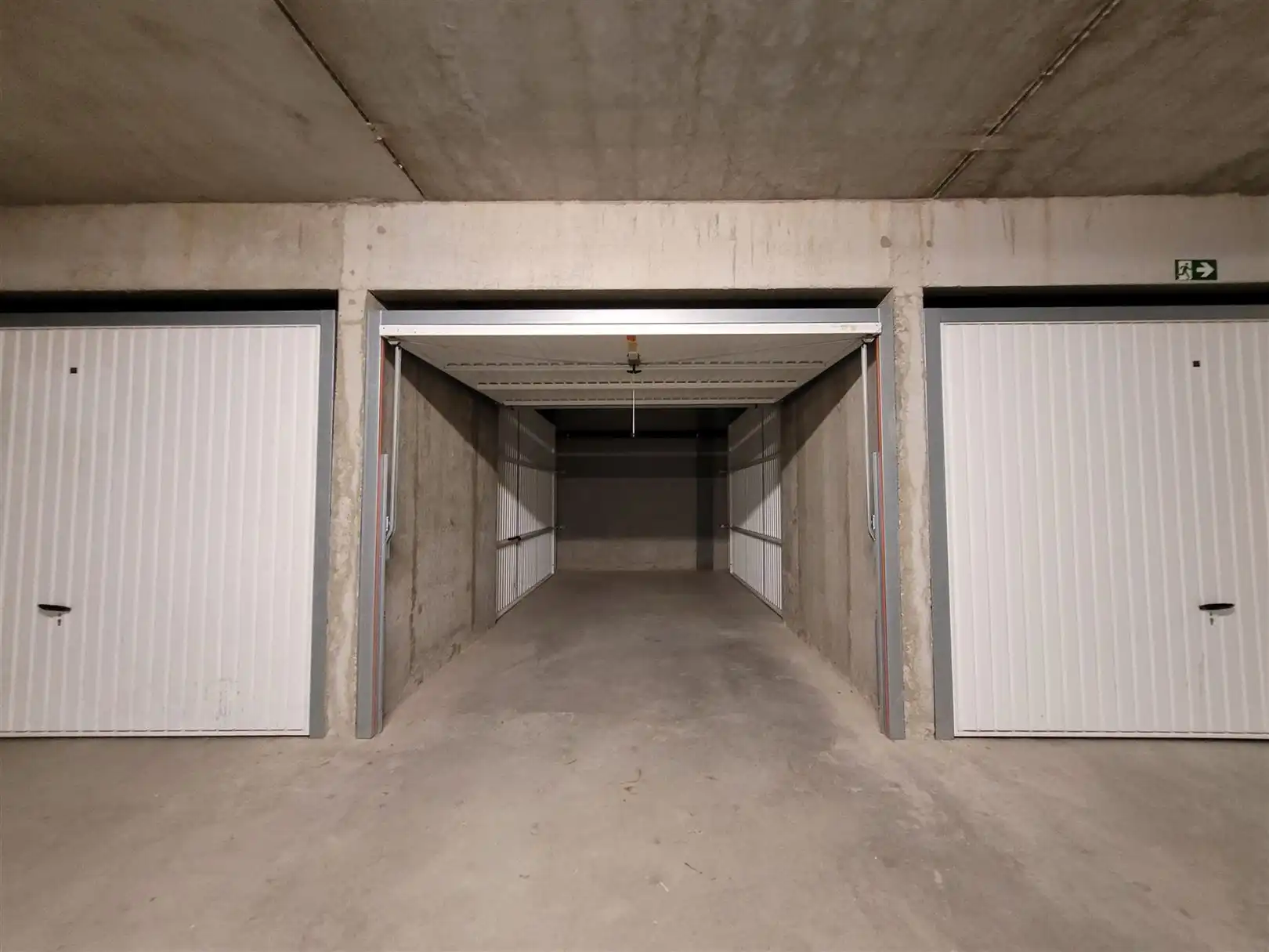 Afgesloten garagebox in centrum Westende foto 2