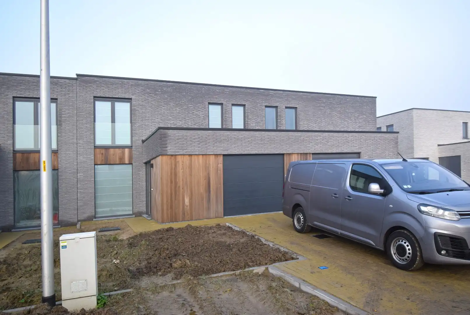 RUSTIG GELEGEN WONING VLAKBIJ GROENZONE  foto {{pictureIndex}}