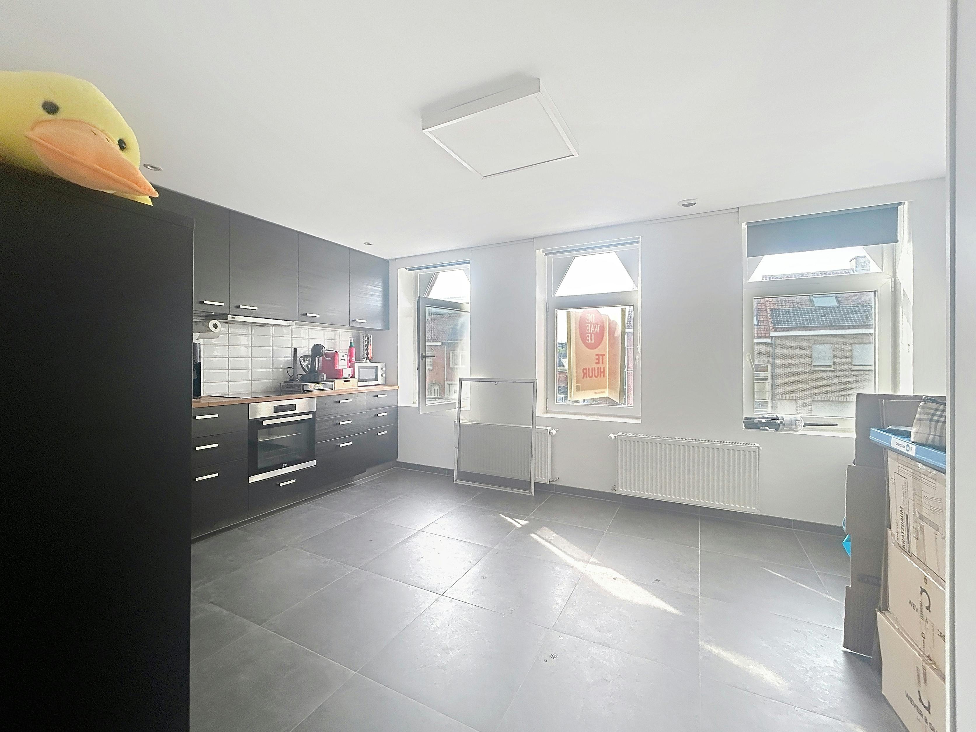 Gerenoveerd duplex appartement te huur in Waregem foto 4