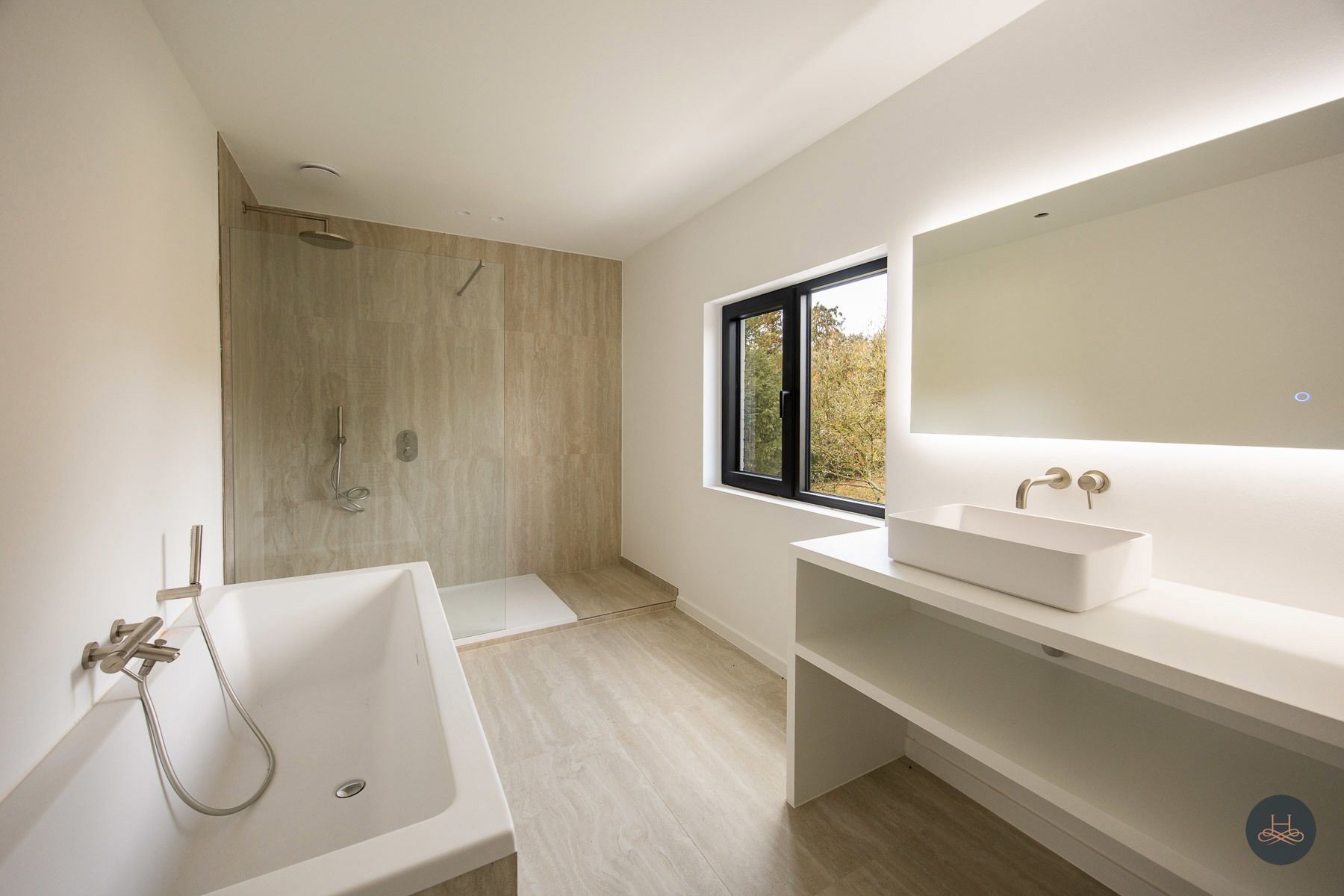 Prachtige villa omgeven door groen foto 14