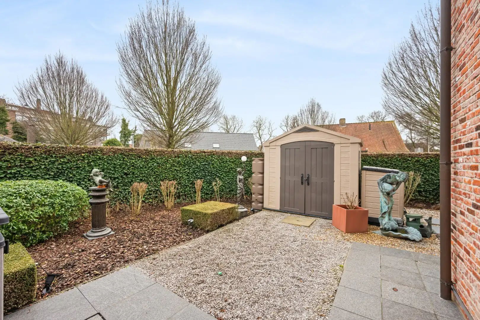 Recente halfopen woning met 3 slaapkamers, lift, garage en tuin op topligging in Ieper foto 15