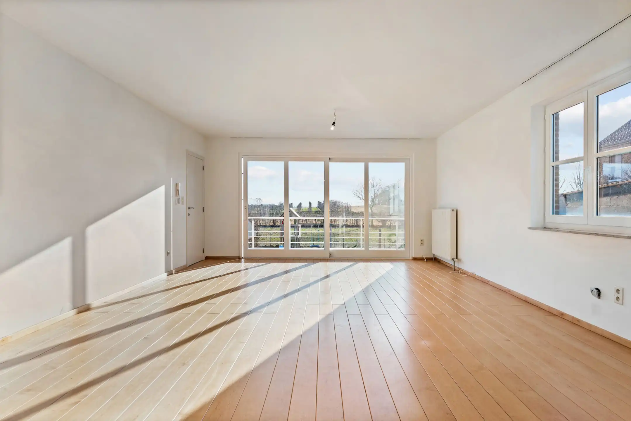 Gelijkvloersapp. met ruime garage te Heukelom foto 2