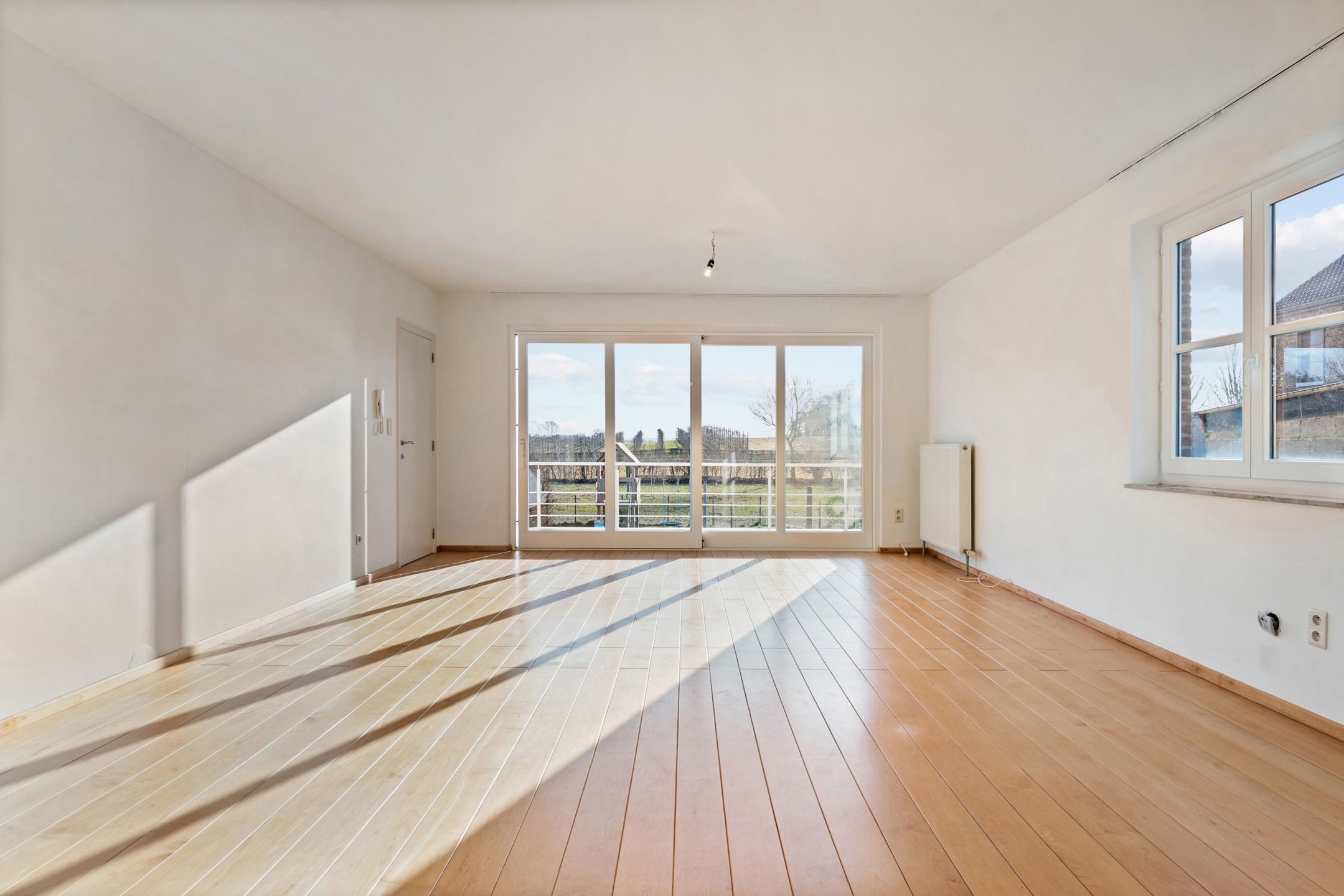 Gelijkvloersapp. met ruime garage te Heukelom foto 2