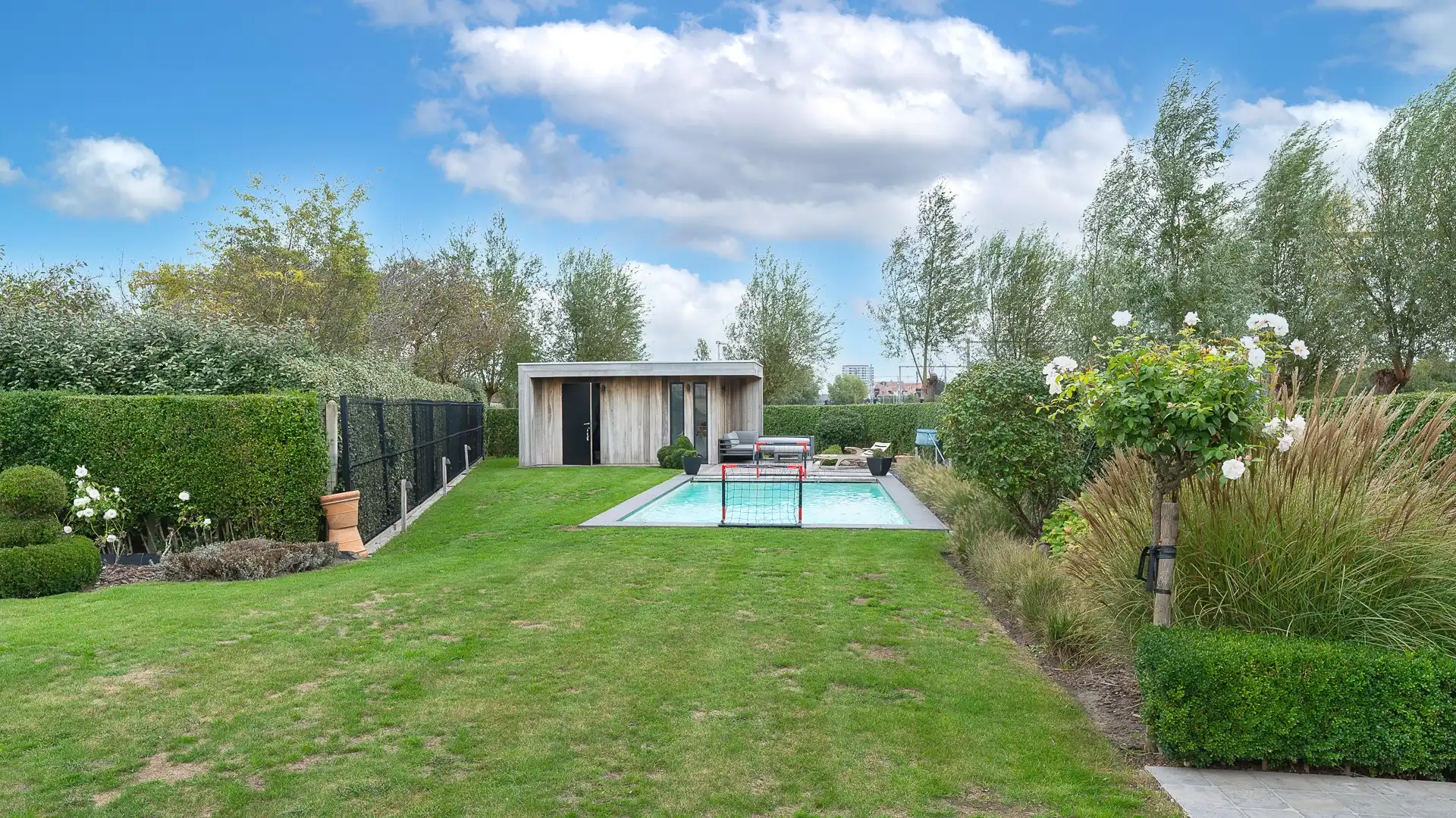 Mooie recente woning rustig gelegen in Knokke, op enkele passen van Duinenwater, de zee en het centrum. foto 4