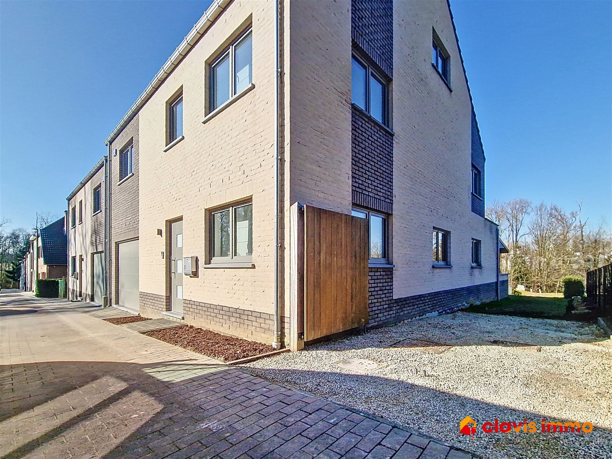 Aangename en recente woning (2022) met mooie tuin foto 33