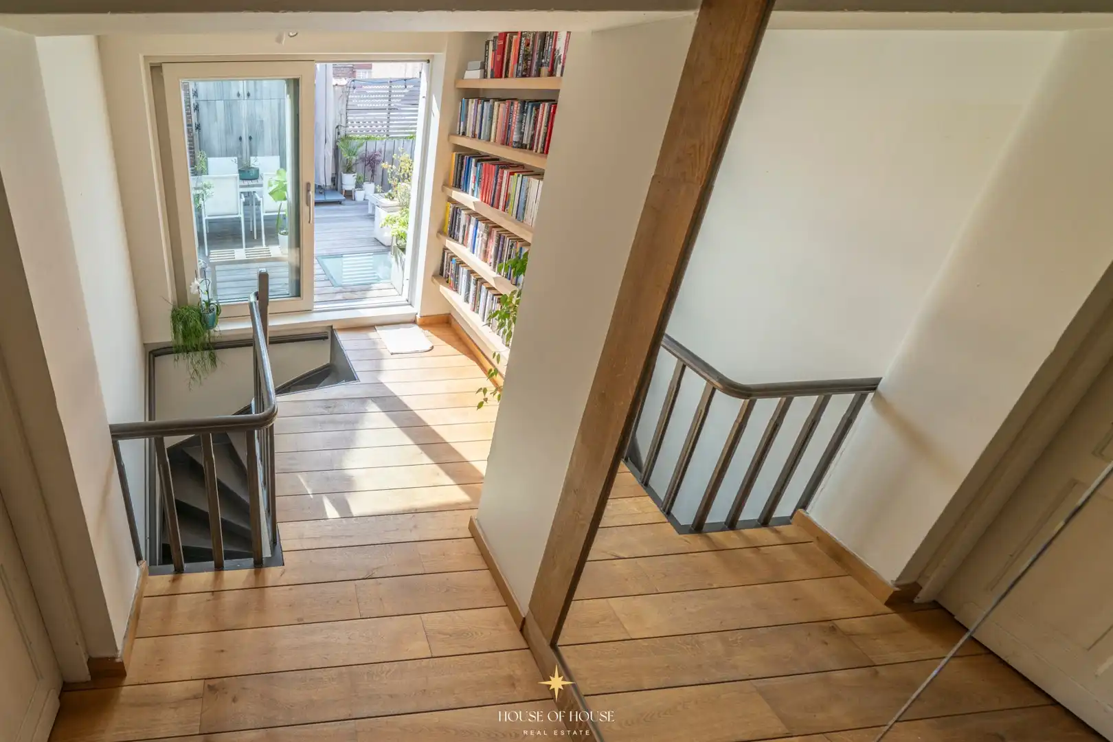 Charmante hoekwoning met praktijkruimte & dakterras in het hart van Brugge. foto 30