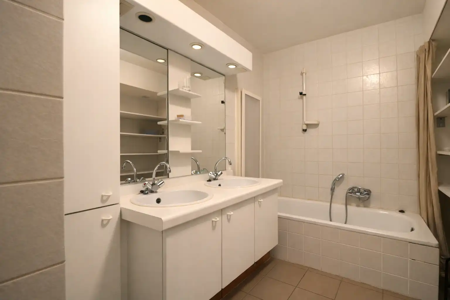 Goed onderhouden 2-slaapkamerappartement aan de Jachthaven van Blankenberge.  foto 5