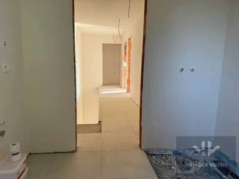 Ruime en volledig afgewerkte half open BEN-woning met 3 slaapkamers te bewonderen in het gezellige Kermt foto 9