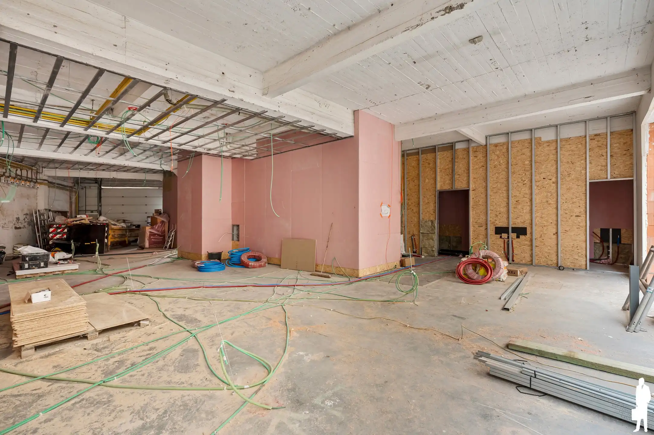 Semi-casco bedrijfsruimte van 265 m² met terras foto 3