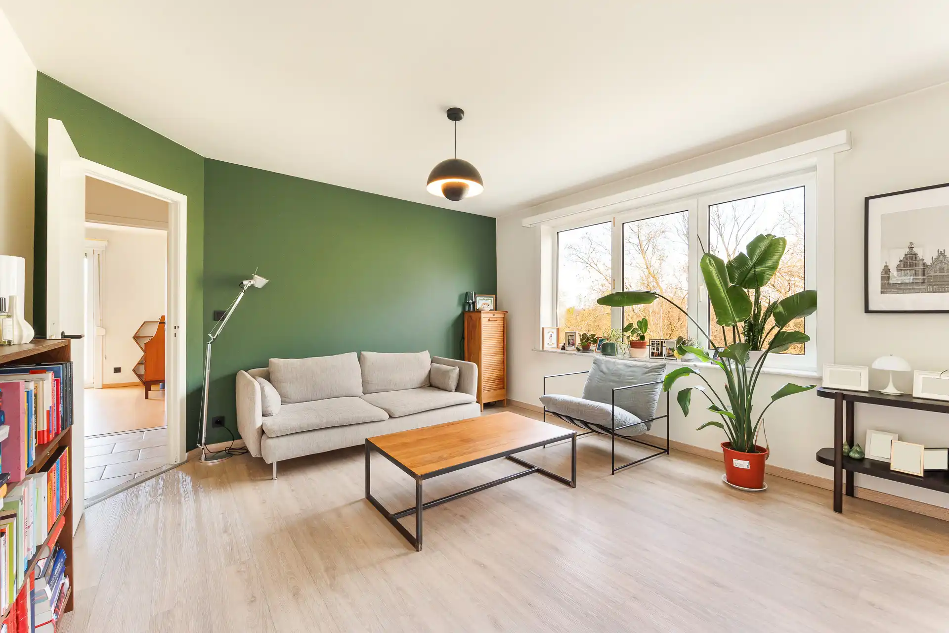 Lichtrijk instapklaar appartement met 2 slpk's en parking foto 2