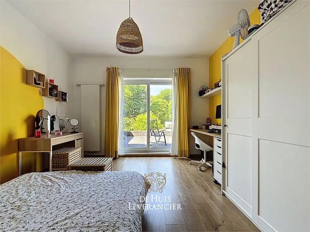 Prachtige, gerenoveerde woning met tuin en garage op toplocatie te koop in Mortsel! foto 22