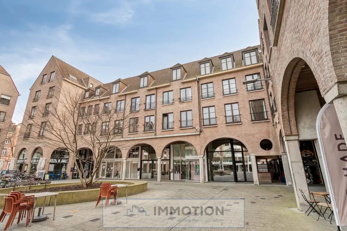 Mooi 1-slaapkamer appartement met parking aan het Overbekeplein. foto {{pictureIndex}}