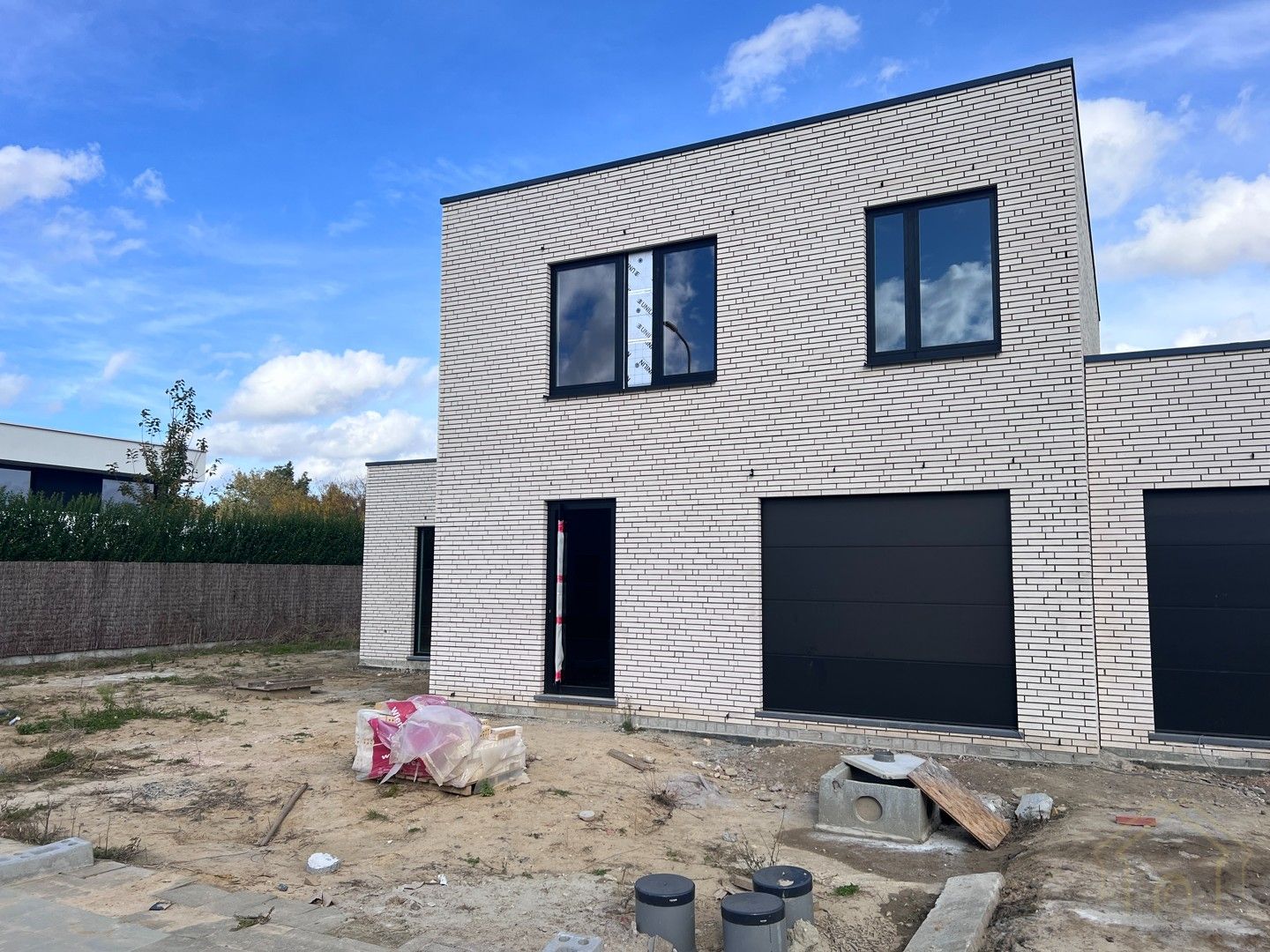 Nieuwbouwwoning op rustige ligging (doodlopende straat) foto 2