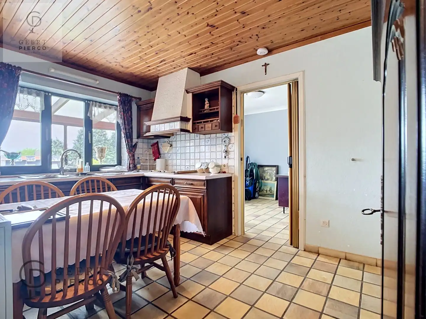 Zeer ruime bungalow gelegen op een uiterst rustig perceel foto 12