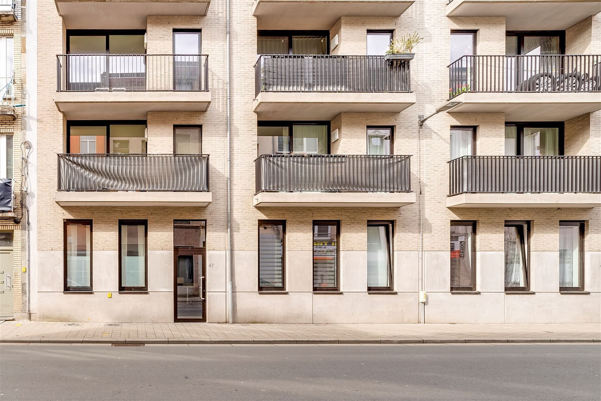 Luxueus gelijkvloers appt met 2 slaapkamers en tuin foto 3