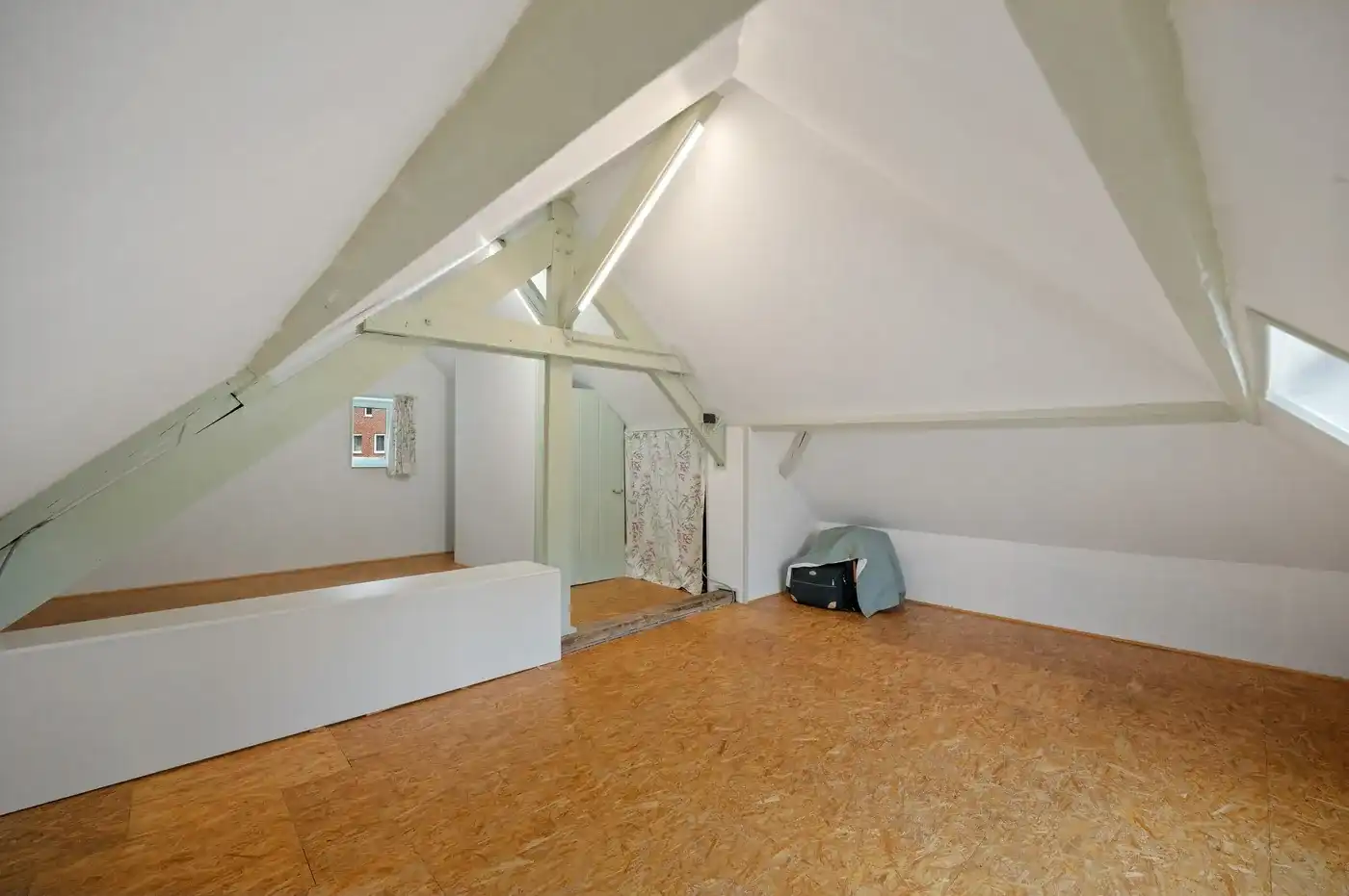 Instapklare karaktervolle woning op uitstekende locatie in Sint-Joris-Weert foto 16