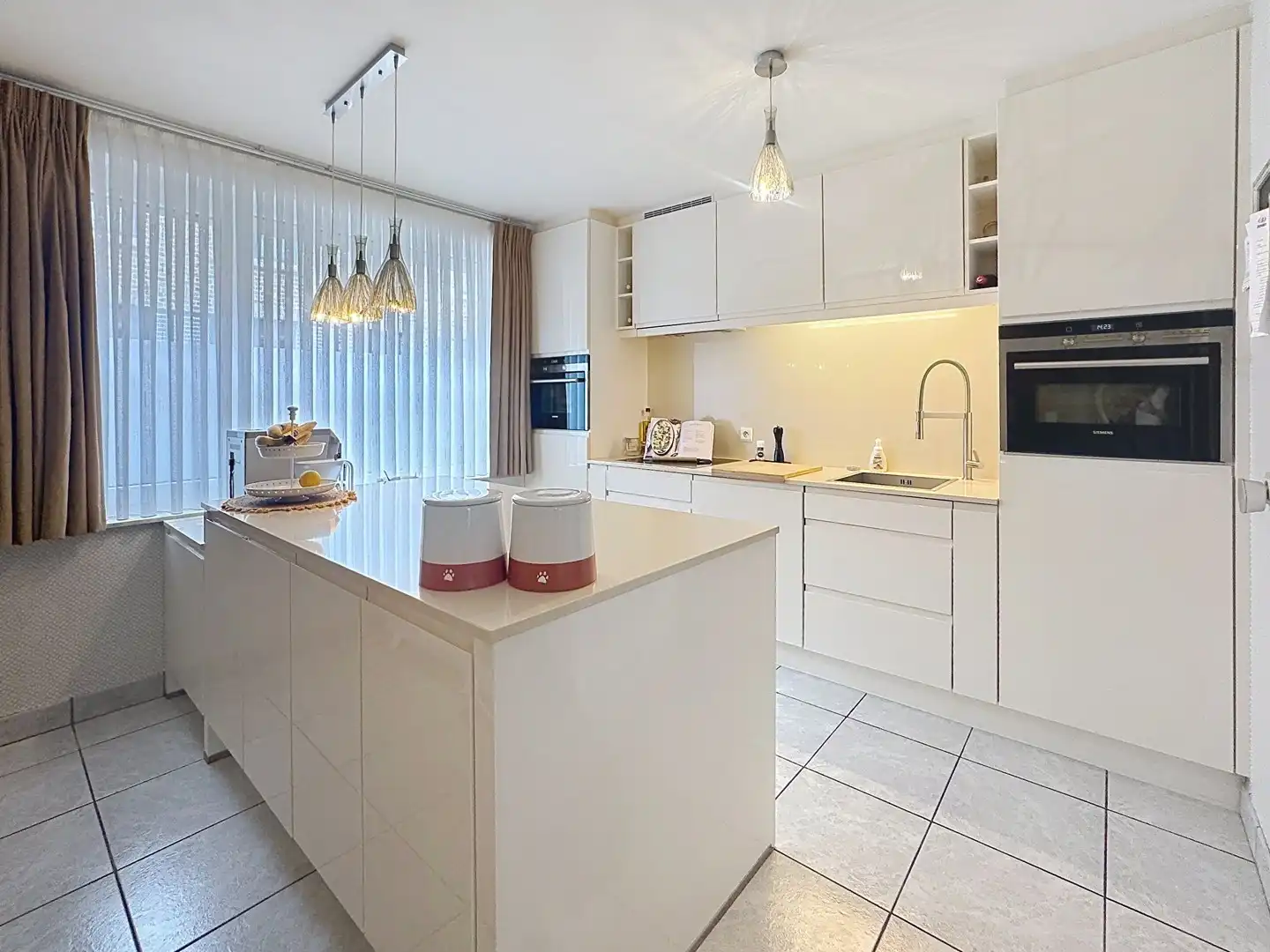Instapklare gezinswoning met 4 slaapkamers, zonnepanelen met mogelijkheid van een overzolderde garage in Gistel foto 3