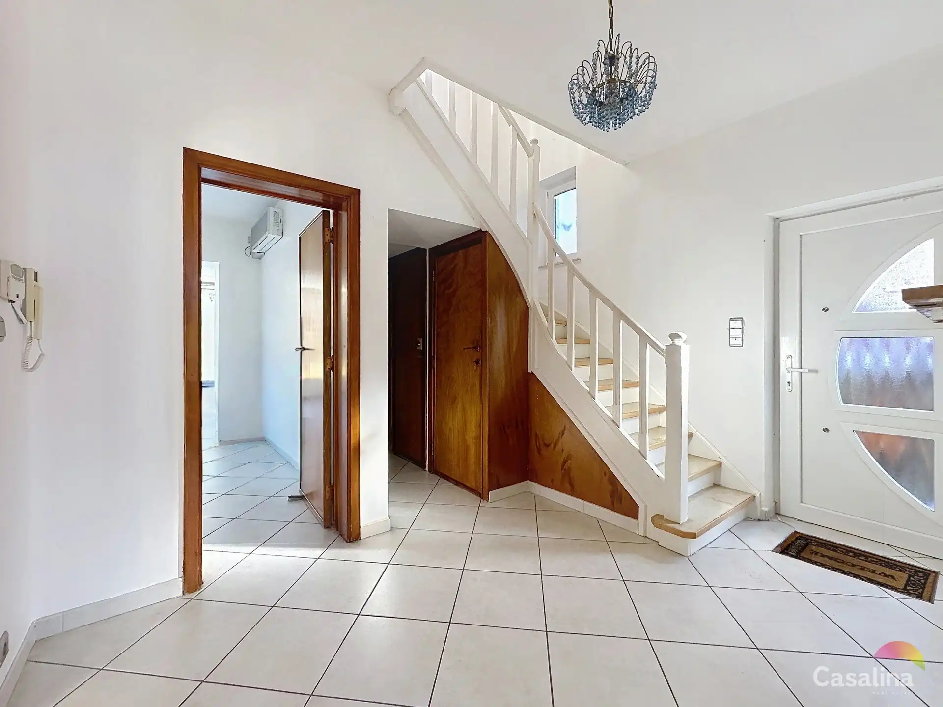 Ruime en comfortabele gezinswoning met tuin foto 3