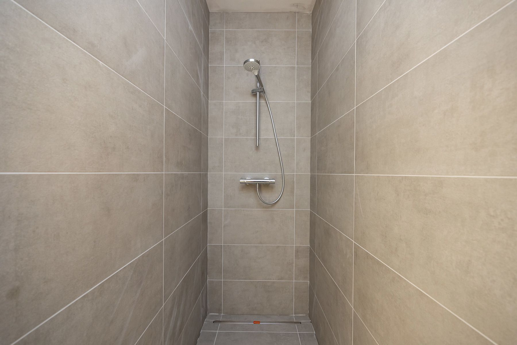 Woning met 3 slaapkamers en fietsenberging/carport op perceel van ca 367m² foto 15