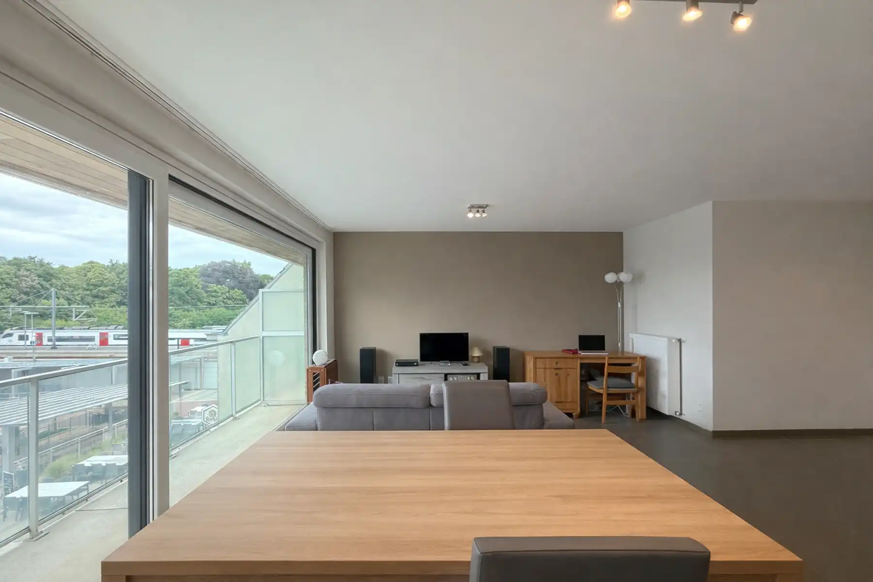 Instapklaar appartement met 2 slaapkamers en terras foto 5