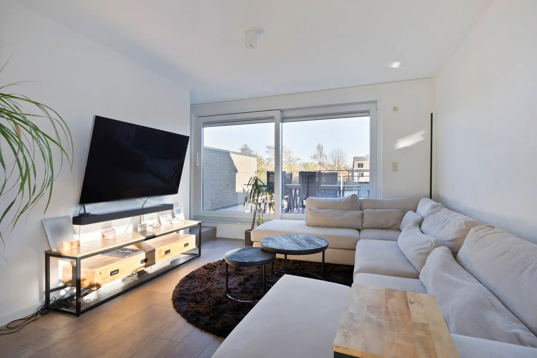 PRACHTIG AFGEWERKT EN ENERGIEZUINIG DUPLEX-APPARTEMENT (123 M2 WOONOPPERVLAKTE) (BRON: EPB) MET 2 SLAAPKAMERS, RUIM &nbsp;EN ZONOVERGOTEN TERRAS, EN AUTOSTANDPLAATS EN TUINBERGING TE NEERHAREN!&nbsp; foto 7