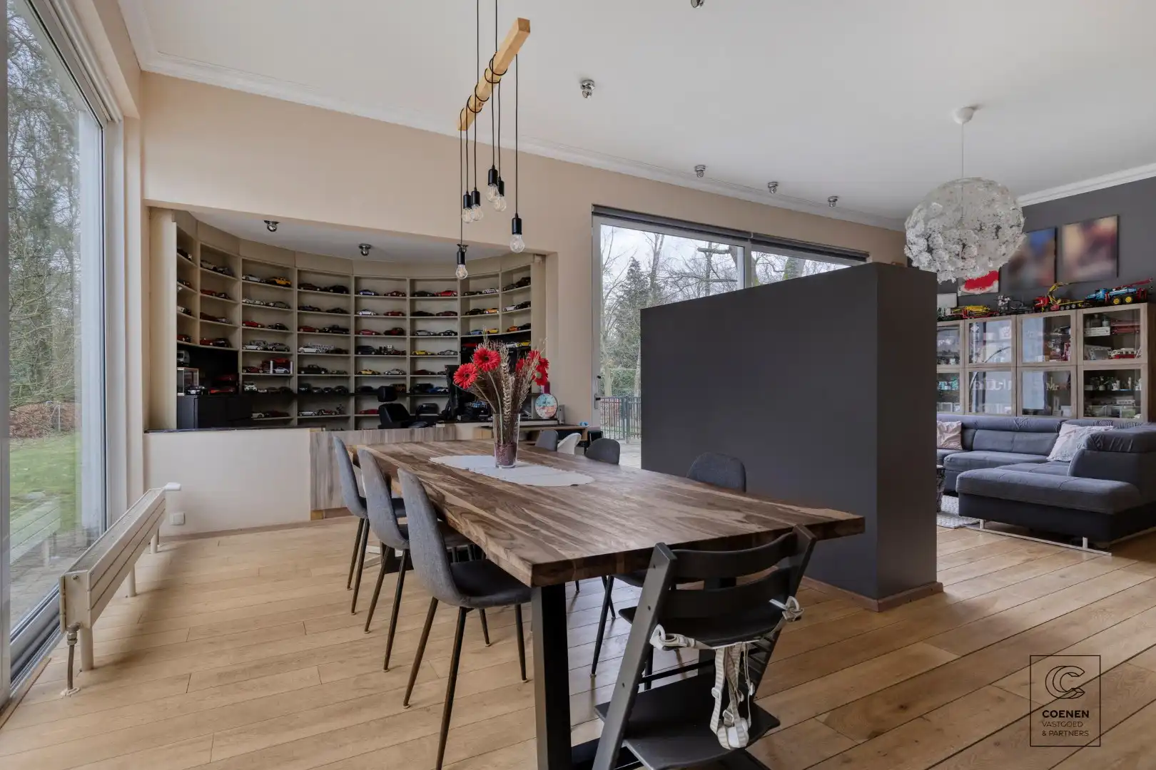 Lichtrijke en ruime villa van 338 m² met ingebouwd zwembad en tal van mogelijkheden voor co-housing of kangoeroewonen! foto 5