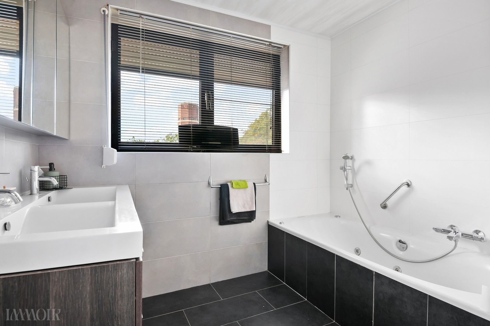 Instapklare bel-etage in centrum Brasschaat. foto 15