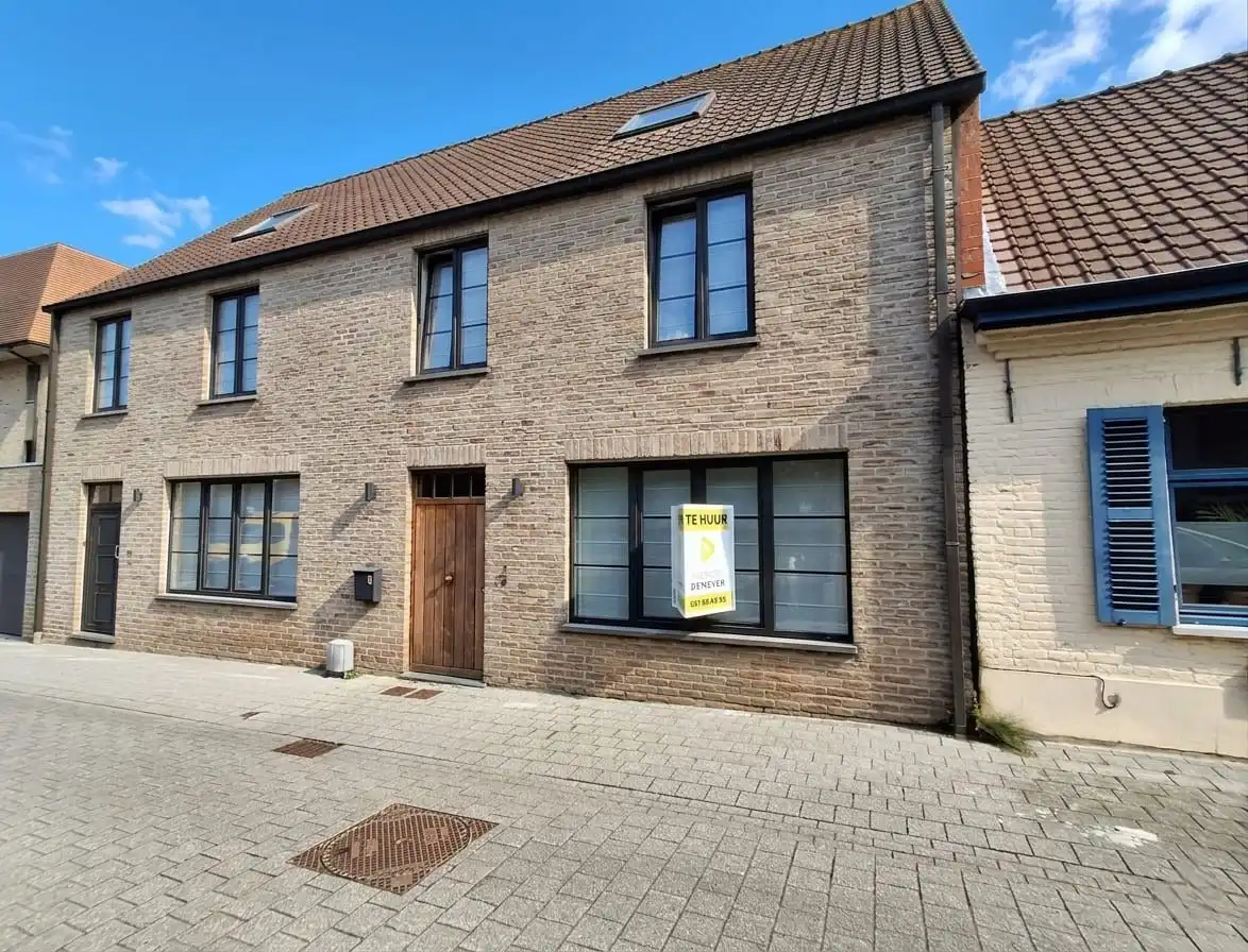 GERENOVEERDE GEZINSWONING MET 3 SLAAPKAMERS EN GARAGE IN HARTJE RUISELEDE foto 2