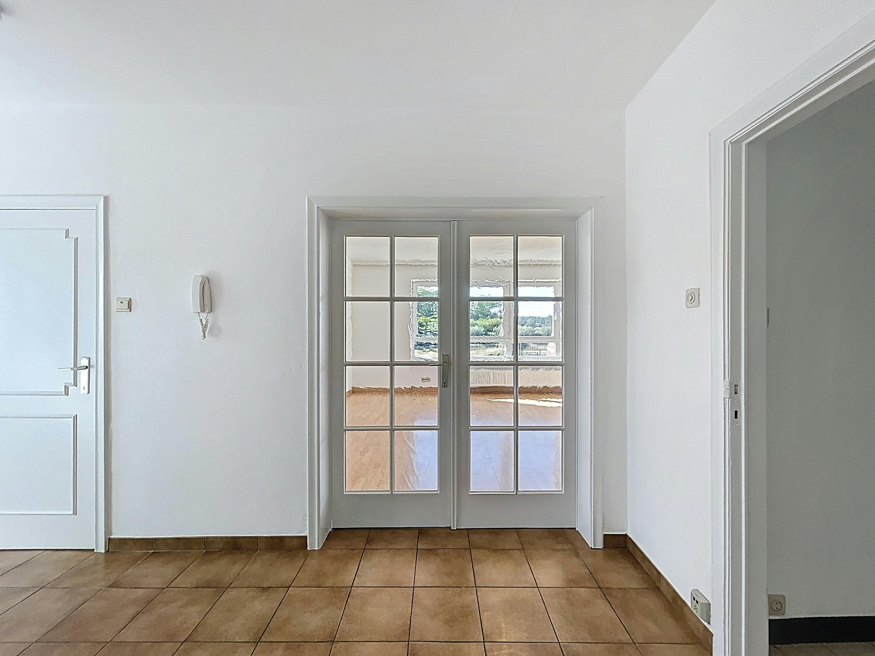 Ruim appartement met 3 kamers te huur in Kortrijk foto 7