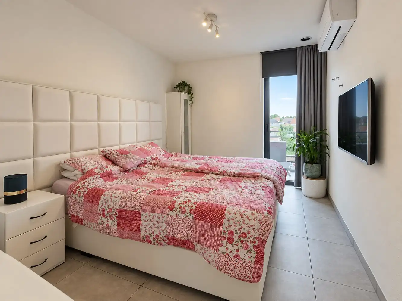 Comfortabel appartement met 2 slaapkamers en ruim terras aan de voor- en achterzijde in Lanaken foto 7