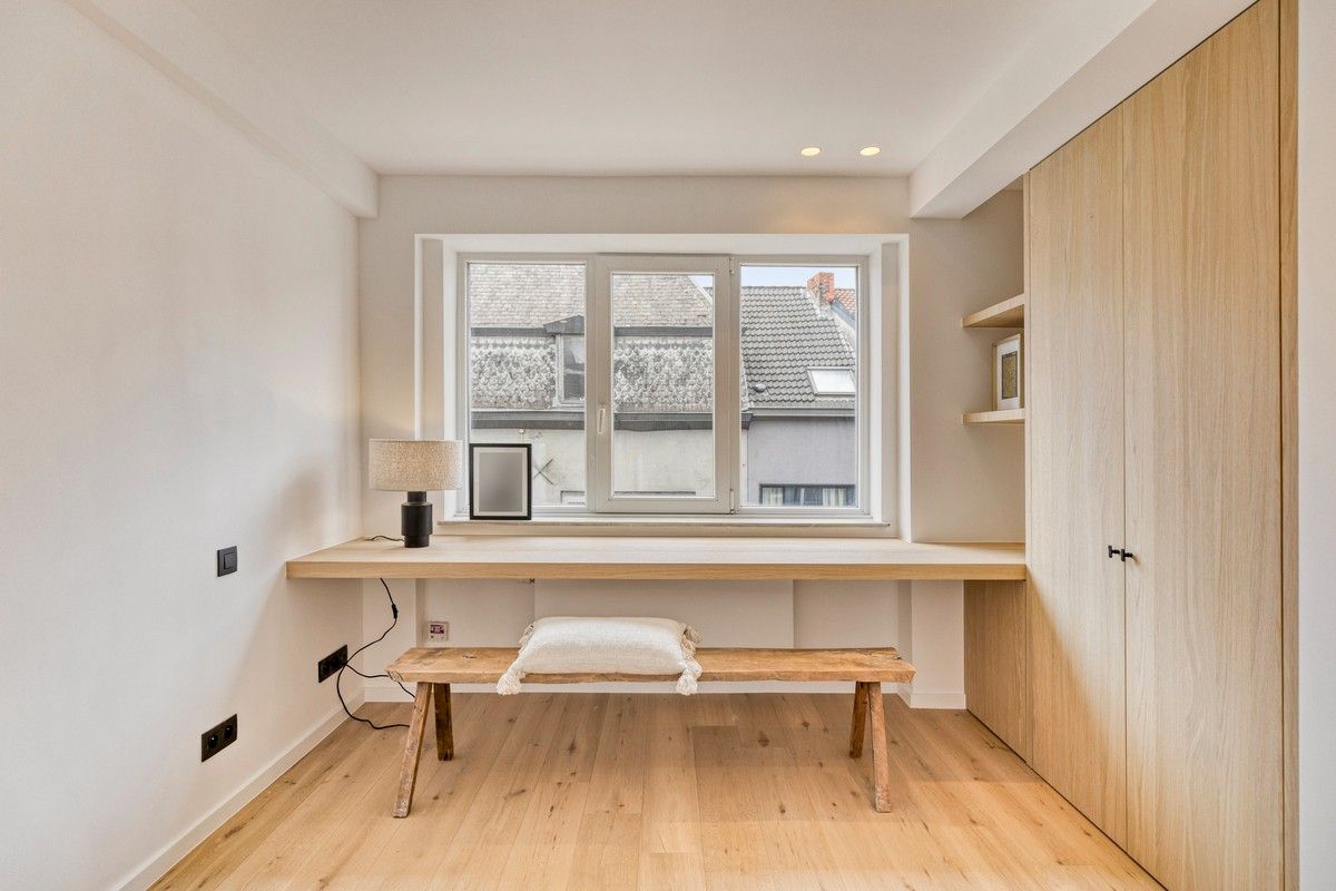 Elegant en tijdloos gerenoveerd appartement met 3 grote slaapkamers. foto 9