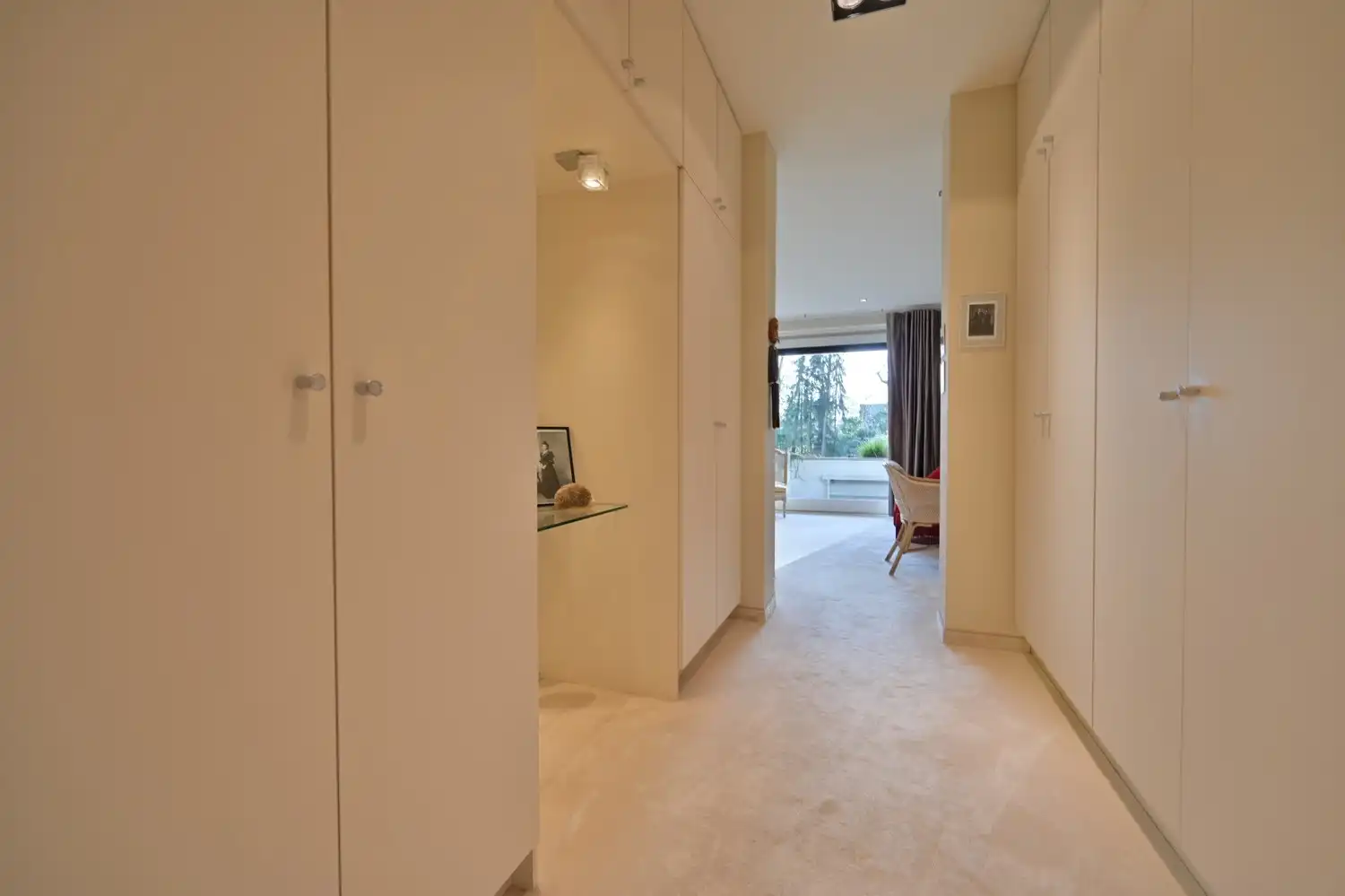 Schitterend instapklaar villa-appartement gelegen op de gelijkvloerse verdieping in een luxe residentie met binnenzwembad en gezamenlijke parktuin foto 16