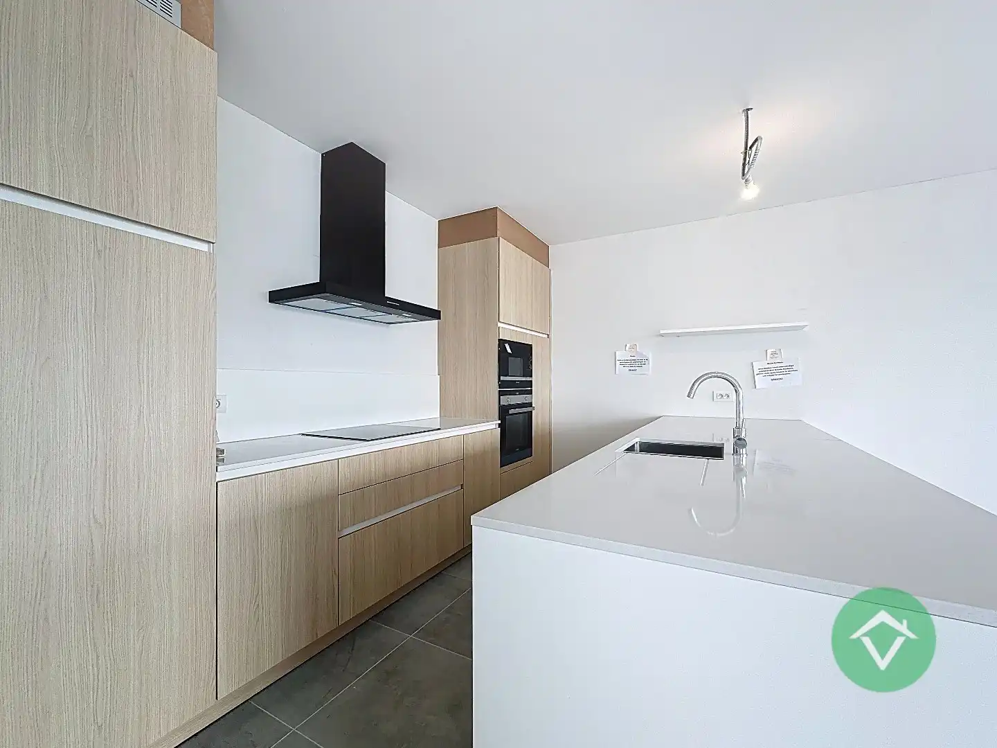 Wonen nabij jachthaven en zee - ruim appartement met terras en drie slaapkamers foto 5