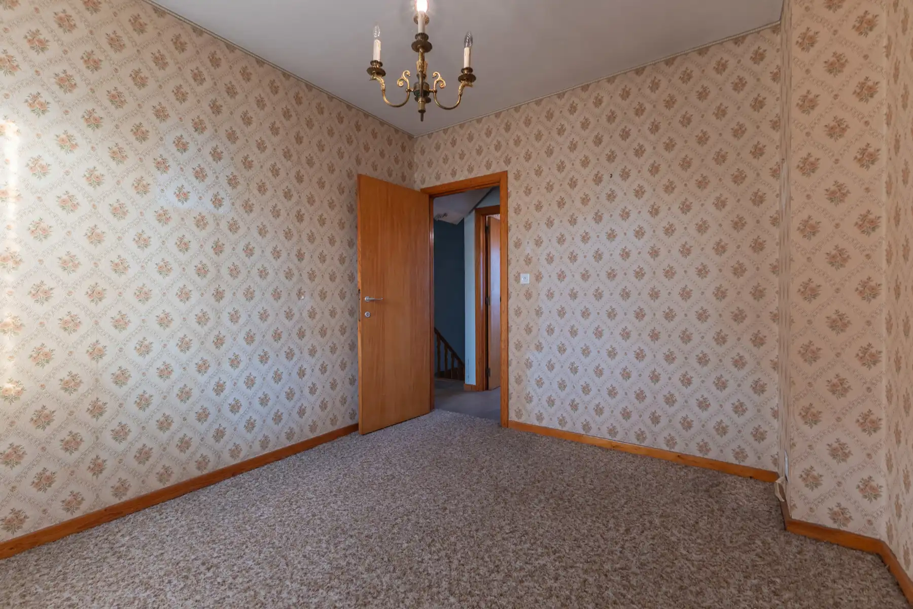 WACHTLIJST - LISTE D'ATTENTE Te renoveren woning met 3 slaapkamers en garage foto 17