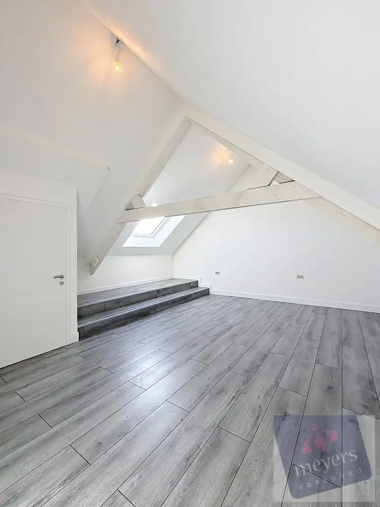 Stijlvolle halfopen bebouwing met tuin op centrale ligging in Hasselt foto 24