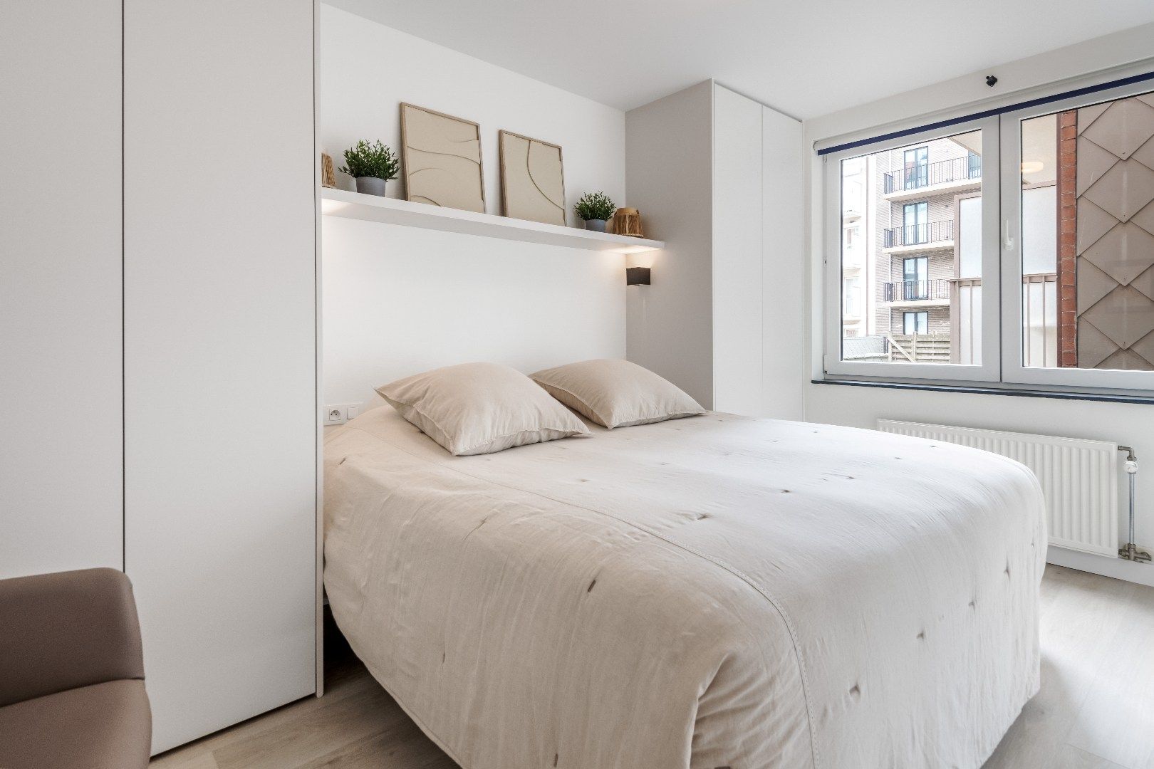 Instapklaar 3-slaapkamer appartement gelegen op de Paul Parmentierlaan vlakbij de winkels van de Lippenslaan. foto 13
