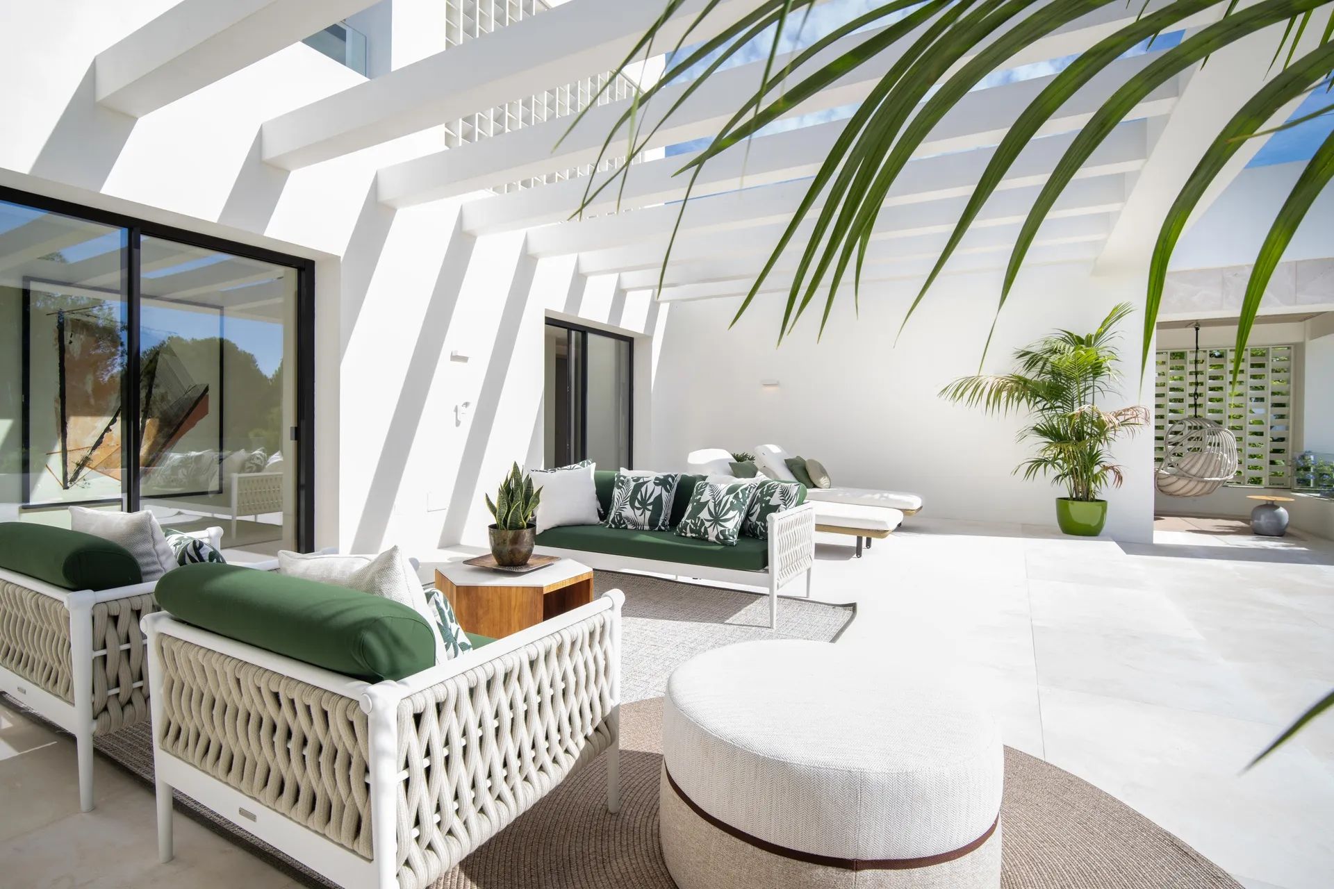 Ultieme luxe in Marbella: exclusieve villa met prachtige tuinen en privézwembad aan de Golden Mile foto 24