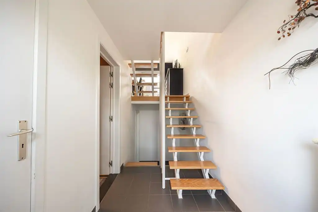 Perfect onderhouden en instapklare split-level woning foto 2