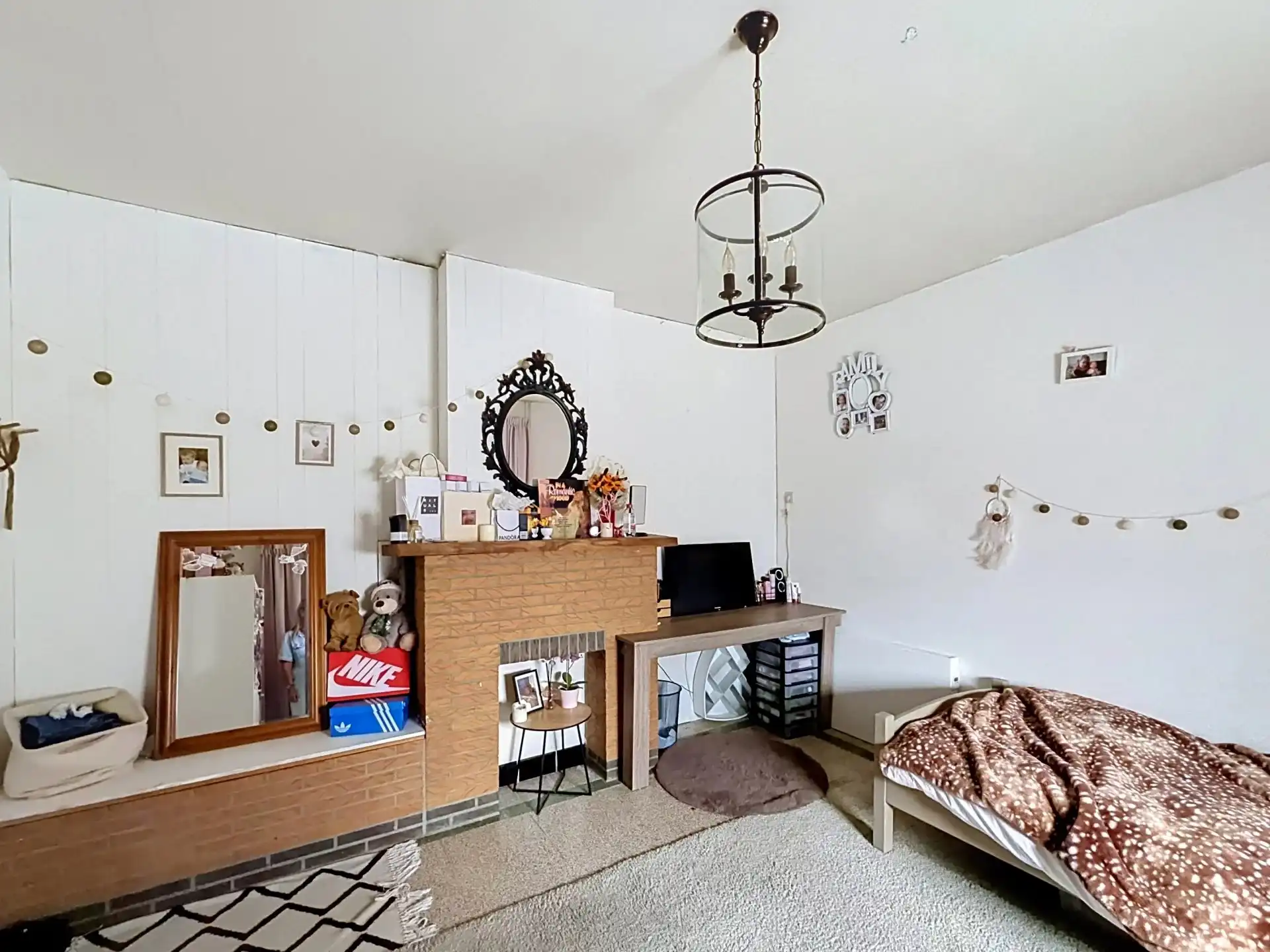 Ruime open bebouwing met 4 slaapkamers, garage en grote tuin. foto 5