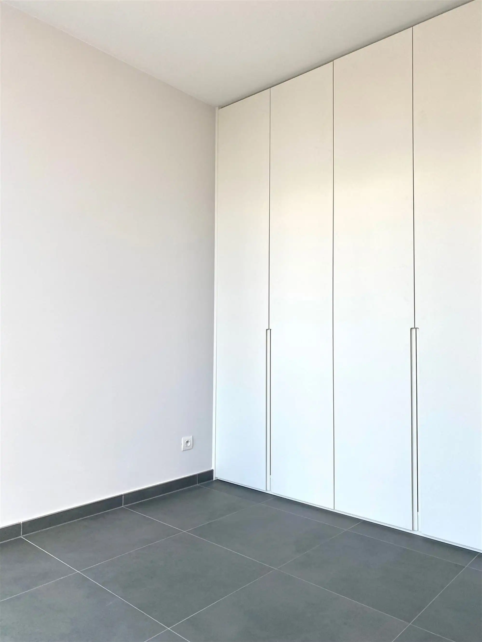 Instapklaar APPARTEMENT (1ste verdieping) met 2 slaapkamers, ruime terrassen (2), garage  & autostaanplaats  foto 19