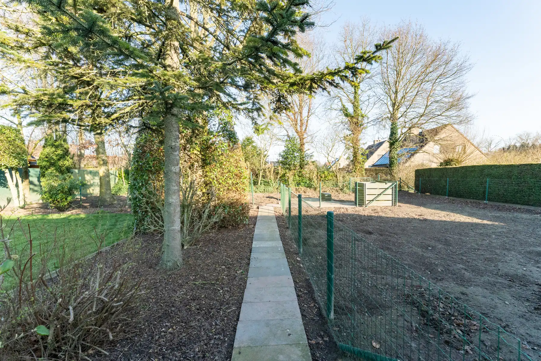 Verzorgde woning met ruim bijgebouw op perceel van 1.369 m² foto 26