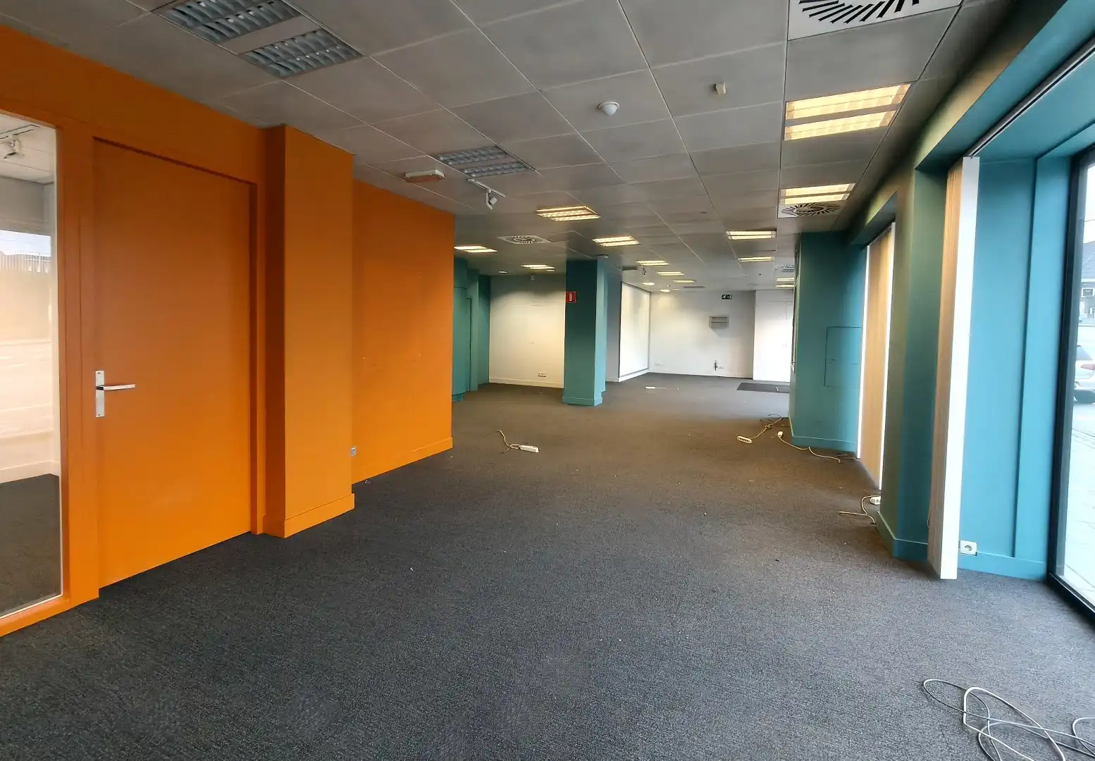 UITSTEKEND GELEGEN HANDELSPAND - MODERN INGERICHT EN INSTAPKLAAR foto 3