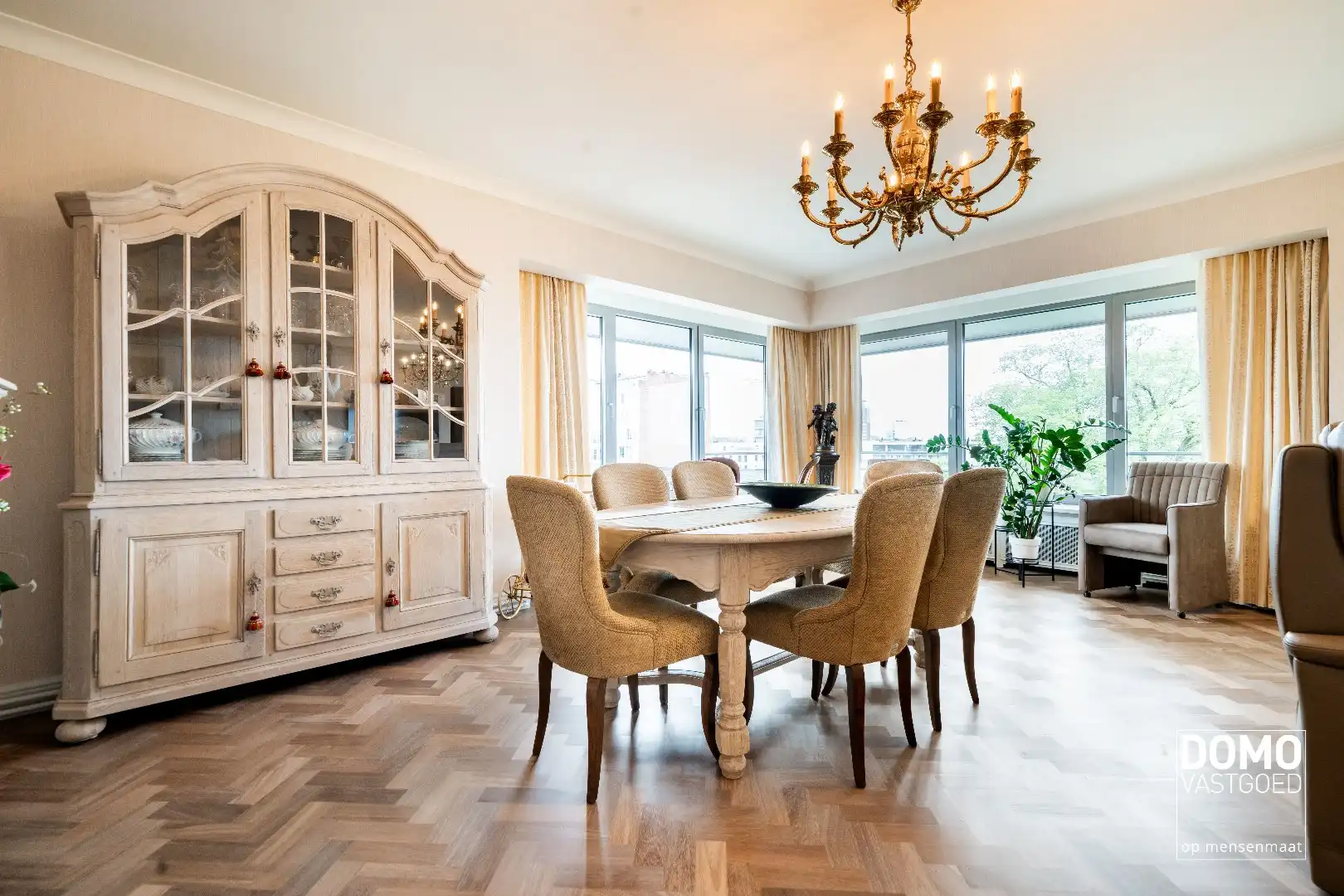 Stijlvol wonen in hartje Hasselt met een uniek uitzicht over het Kolonel Dusartplein foto 6