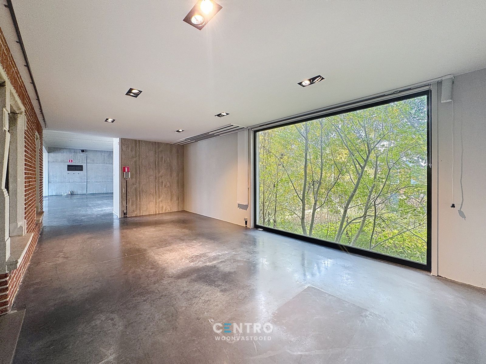 VILLA met handelsruimte op COMMERCIËLE ligging! foto 7