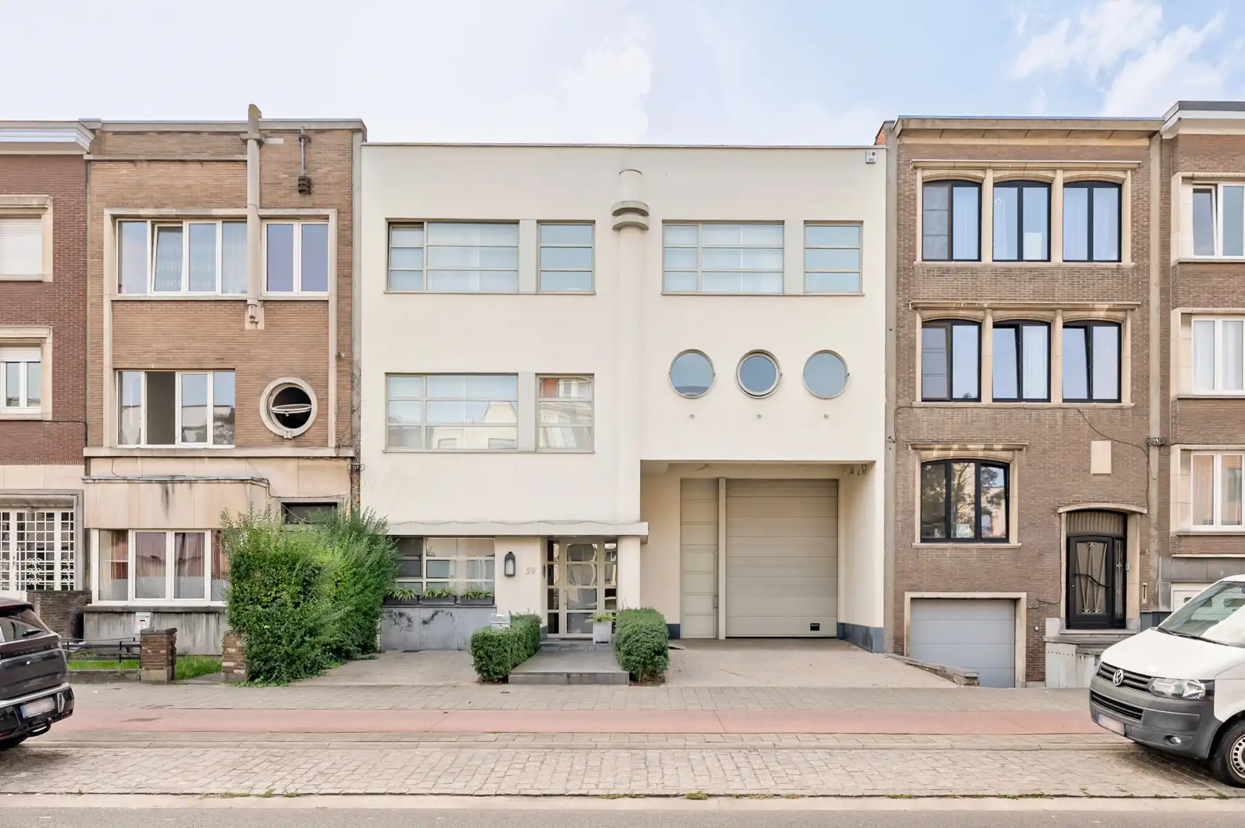 Grote woning met tal van mogelijkheden foto {{pictureIndex}}