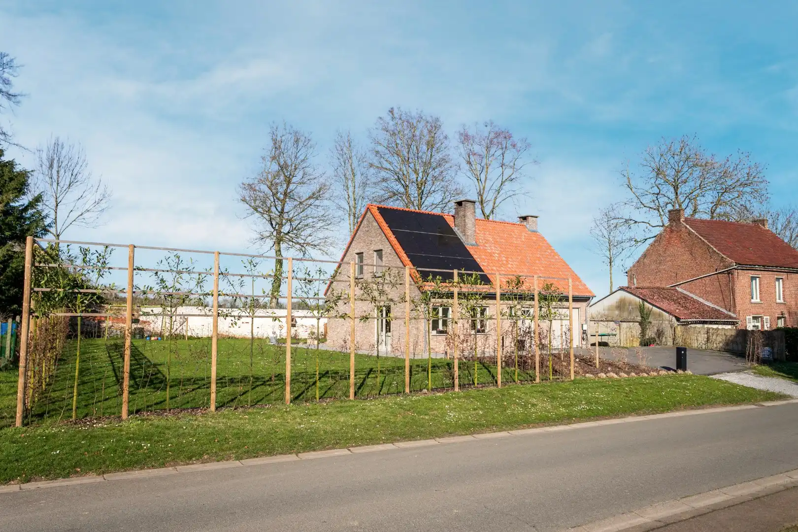 Vrijstaande woning met 4 slpks, zuidgerichte tuin en garage foto 3